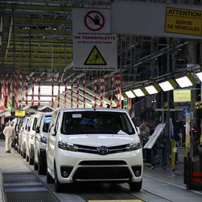 Les véhicules sortent de la chaîne de montage après 3 à 4 jours passés dans l'usine.